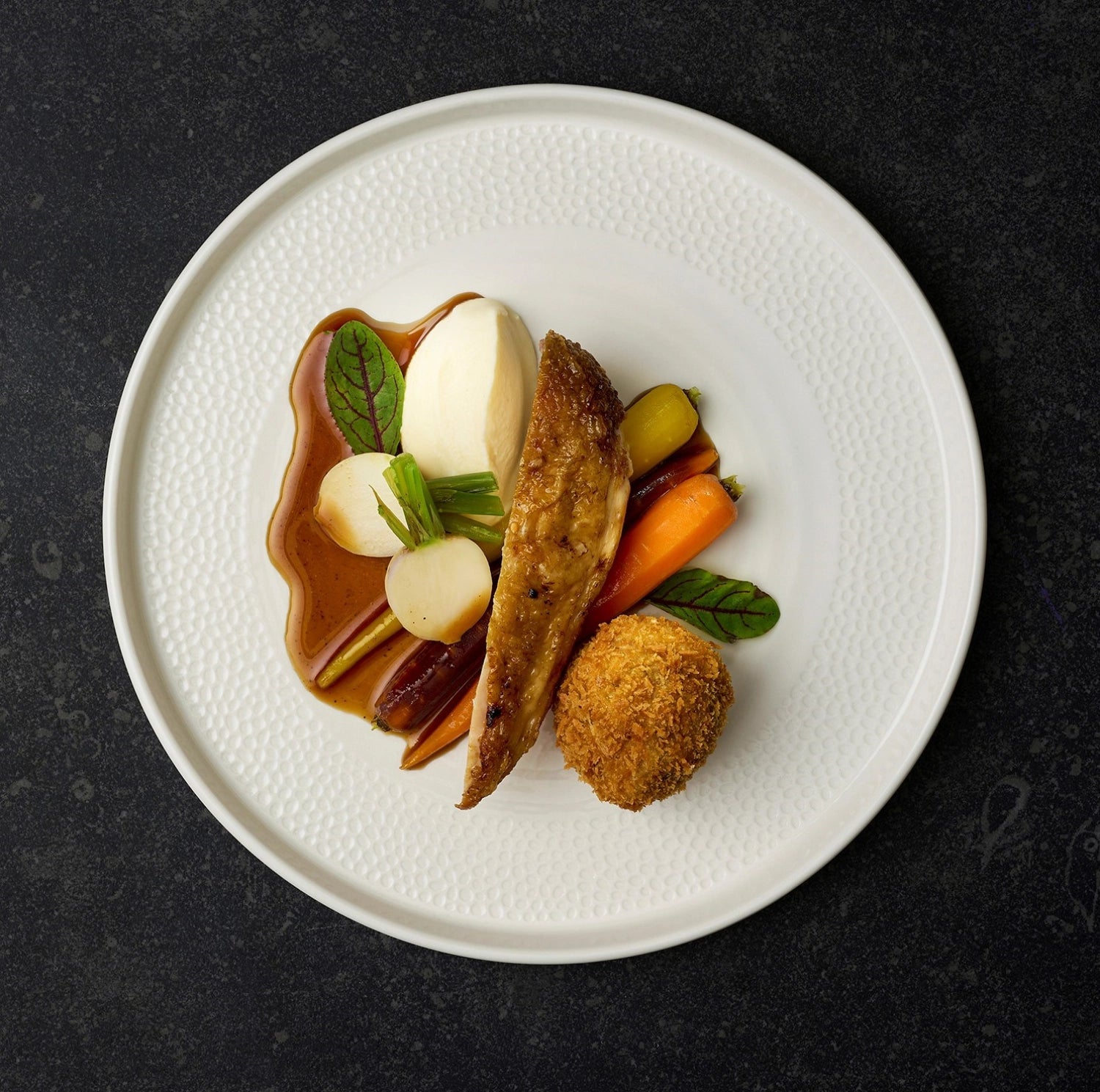Weißer Isla Chefs Walled Teller von Churchill, 21 cm Durchmesser, ideal für stilvolle Präsentation von Speisen.