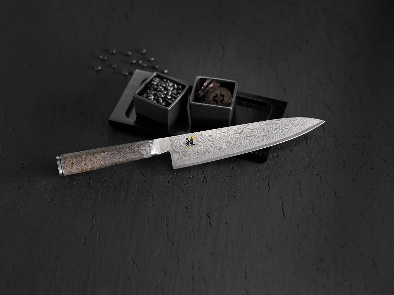 MIYABI 5000MCD 67 BLACK Gyutoh, 240 mm, Damastmesser mit Ahorngriff, elegant und scharf, ideal für präzises Schneiden in der Küche.