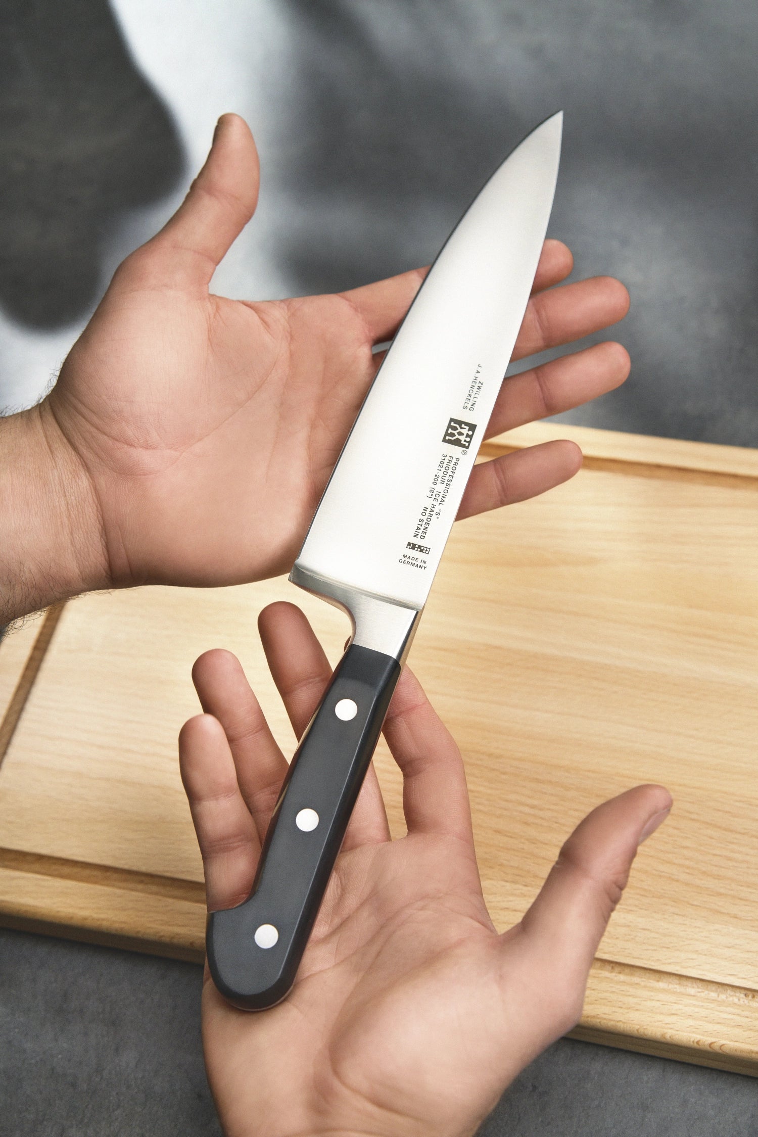 Hochwertiges 3-teiliges Messerset "S" von Zwilling Kitchen, bestehend aus Spick-, Fleisch- und Kochmesser für vielseitige Küchenanwendungen.