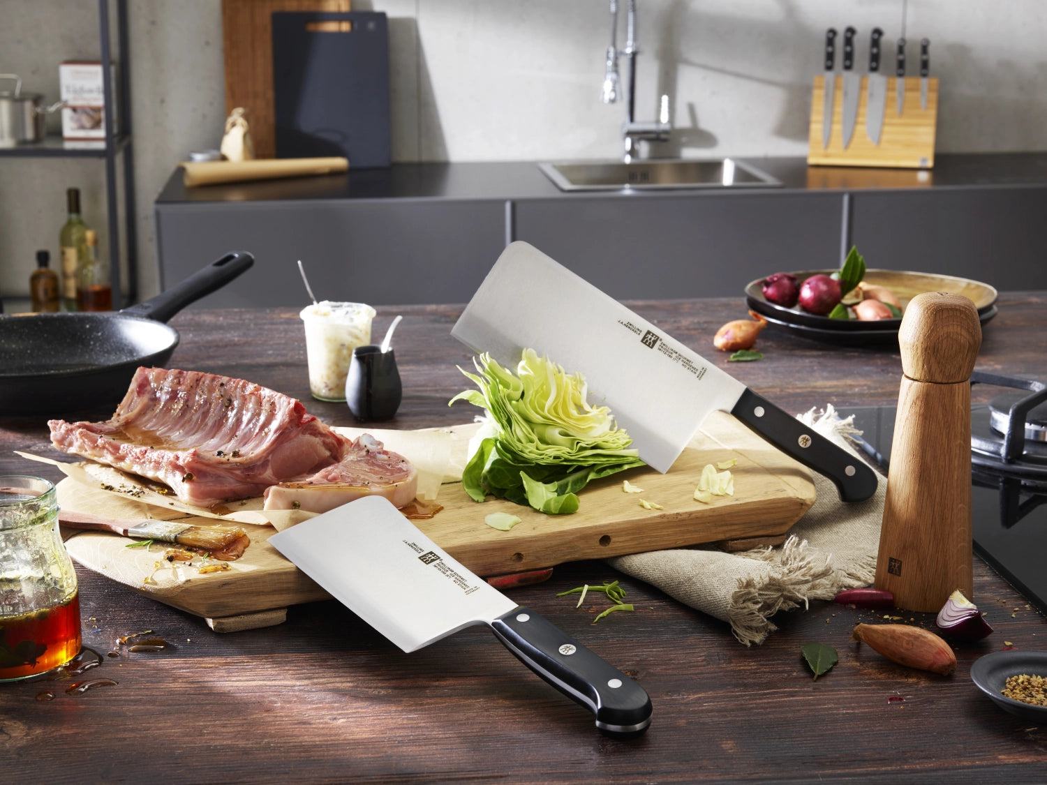 Elegantes ZWILLING Gourmet Chin. Kochmesser, 180 mm, perfekt für präzise Schnitte und vielseitige Anwendungen in der Küche.