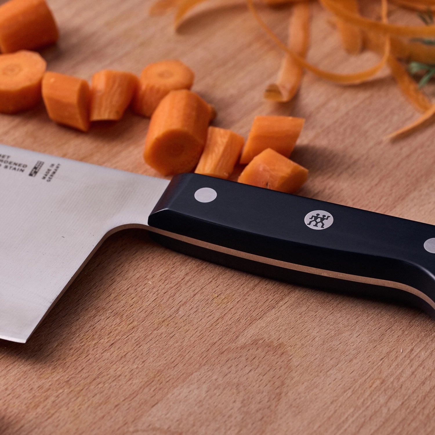 Hochwertiges ZWILLING Gourmet Chin. Kochmesser, 180 mm, ideal für feine Schneidarbeiten und vielseitige Einsatzmöglichkeiten in der modernen Küche.