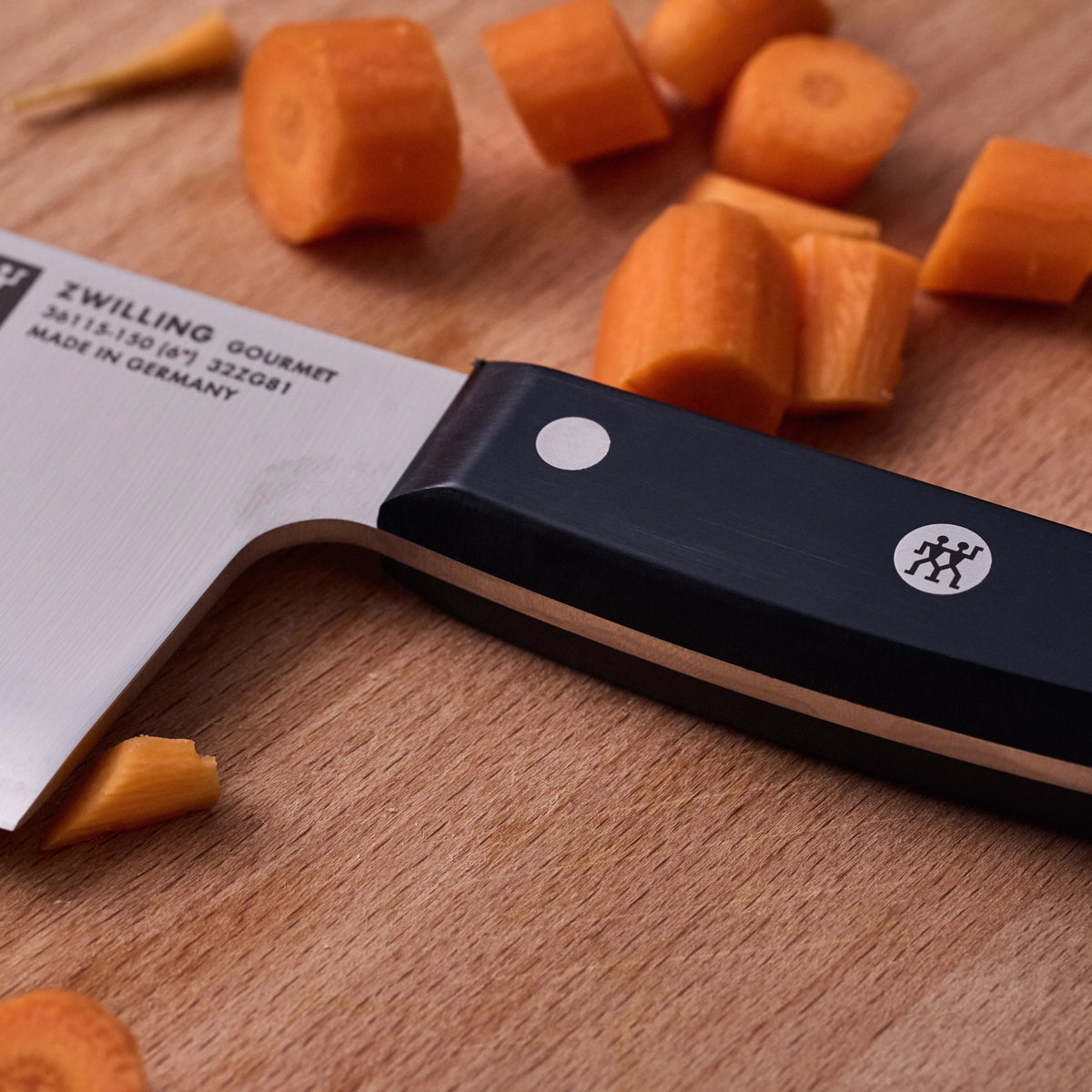ZWILLING Gourmet Hackmesser, 150 mm in Schwarz präsentiert im Onlineshop von KAQTU Design AG. Küchenmesser ist von Zwilling Kitchen