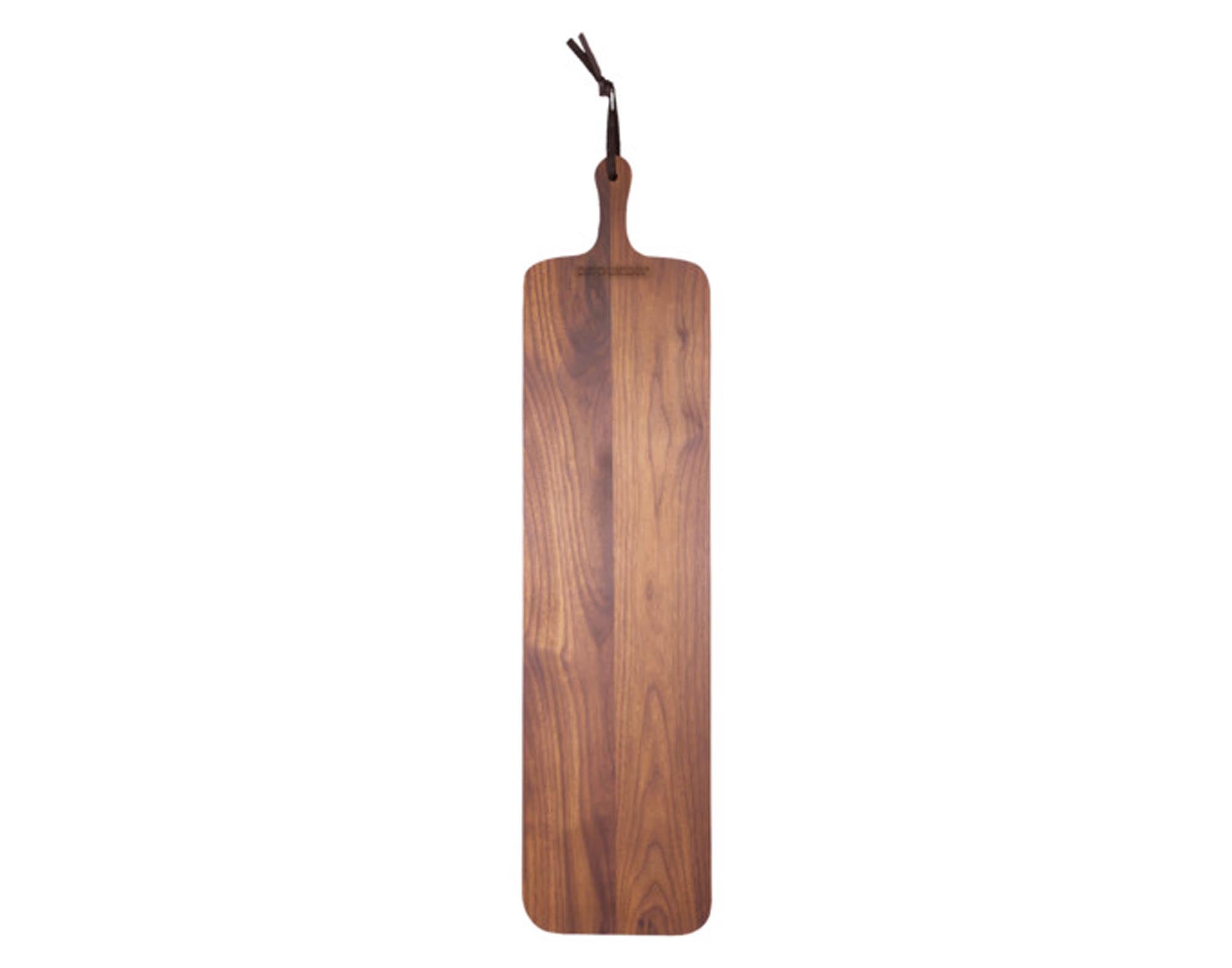 Entdecke das DUTCHDELUXES Holzbrett Walnuss 70x19 cm – ein elegantes, funktionales Schneidbrett aus hochwertigem Walnussholz, ideal zum Schneiden und Servieren.