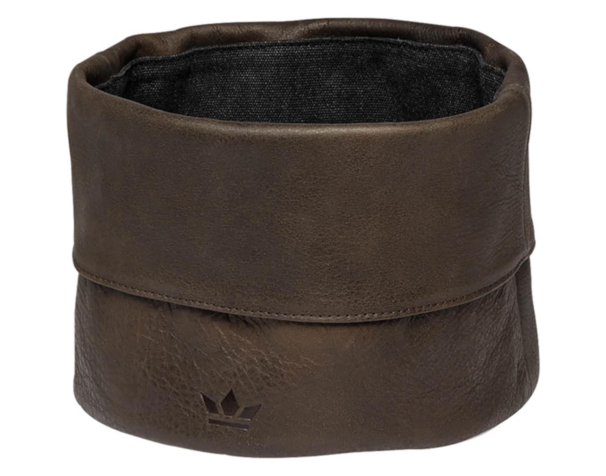 Eleganter Brotkorb aus robustem Leder von DUTCHDELUXES, ideal für die stilvolle Präsentation von Brot und Brötchen bei jedem Anlass.