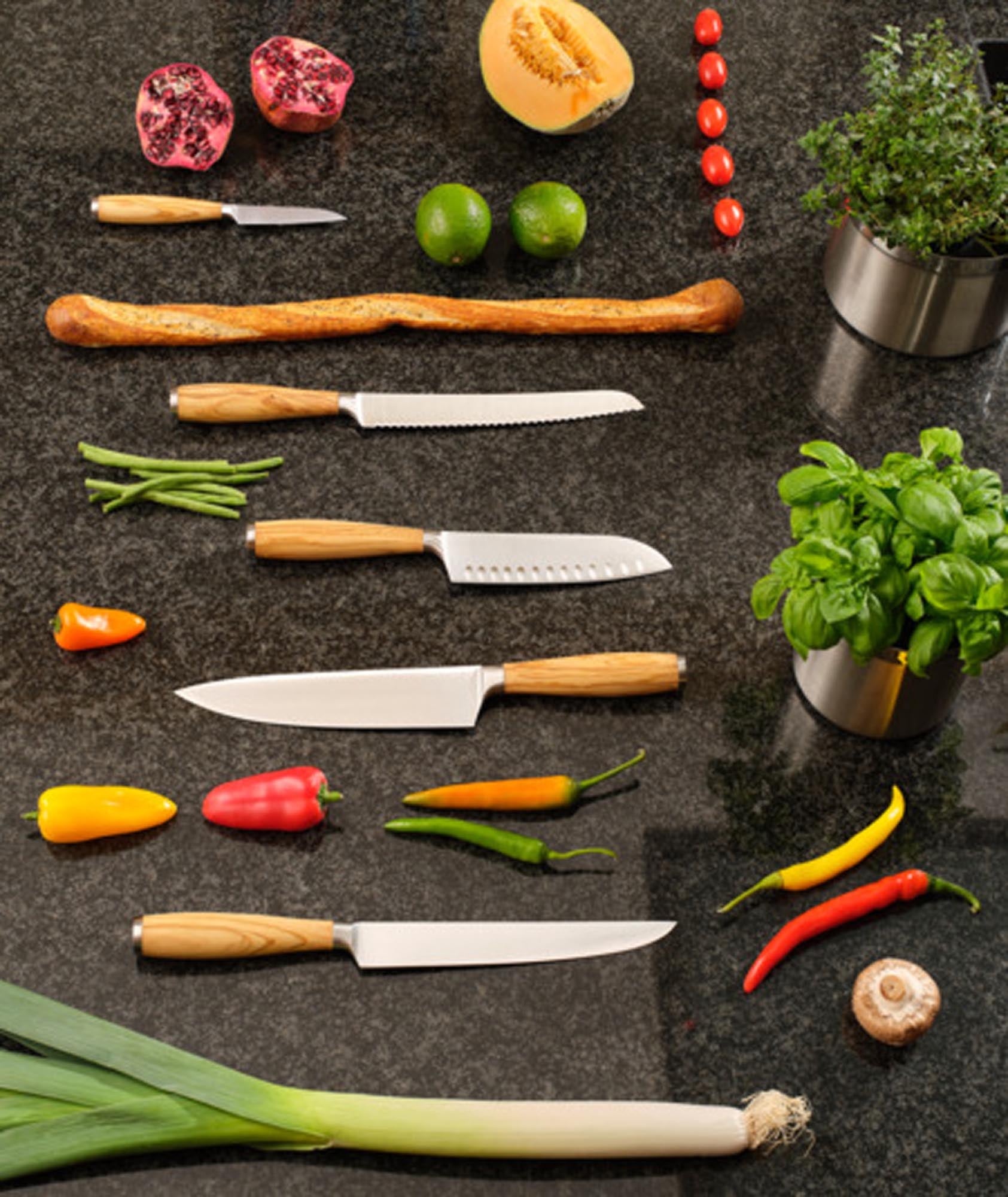 Vielseitiges RÖSLE Gemüsemesser aus Olivenholz mit 9 cm Klinge – perfekt für präzises Schneiden und stilvolles Kochen in jeder Küche.