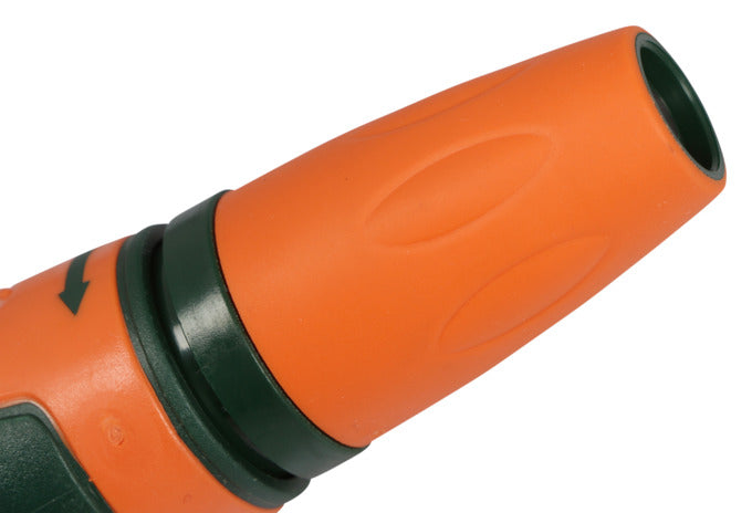 Die SIENA GARDEN Gartenspritze 13 mm ist ideal für präzises Bewässern und Reinigen im Garten. Robust, handlich und vielseitig einsetzbar.