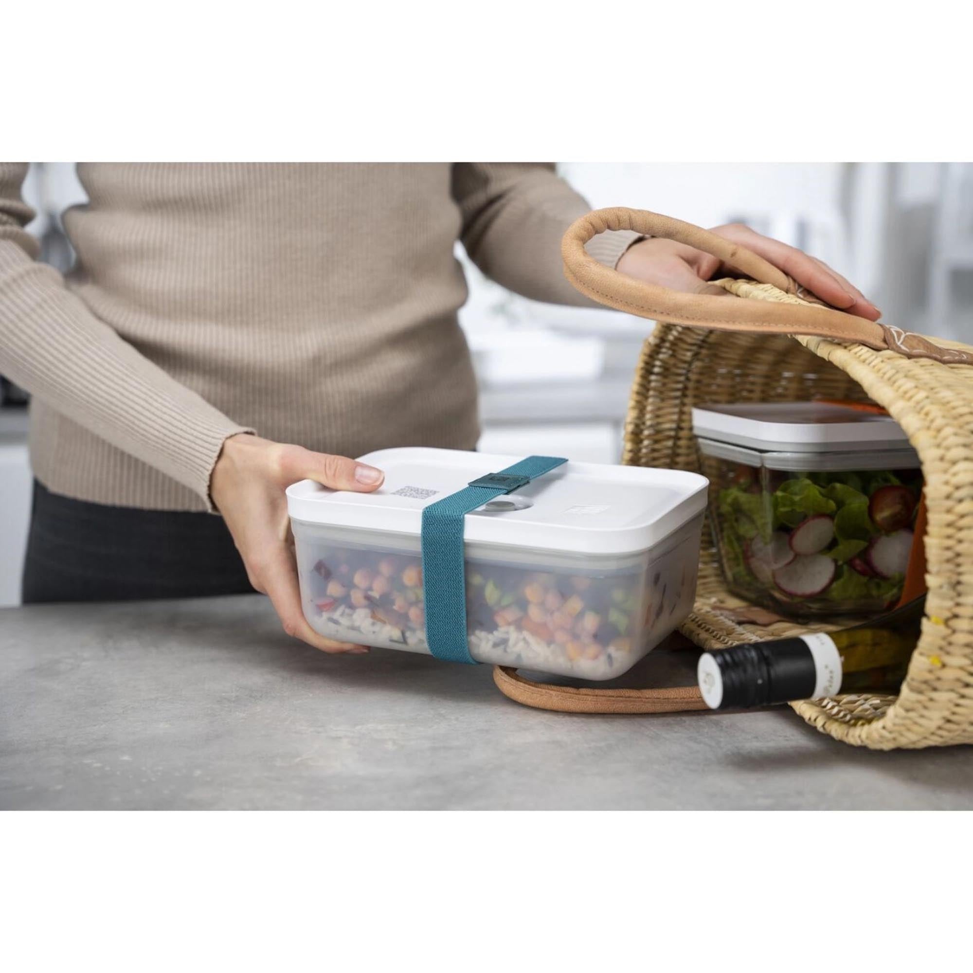 Praktisches 3-teiliges Vakuum-Zubehörset von Zwilling Kitchen mit Gummibändern, perfekt für Frische und flexible Küchenanwendungen.