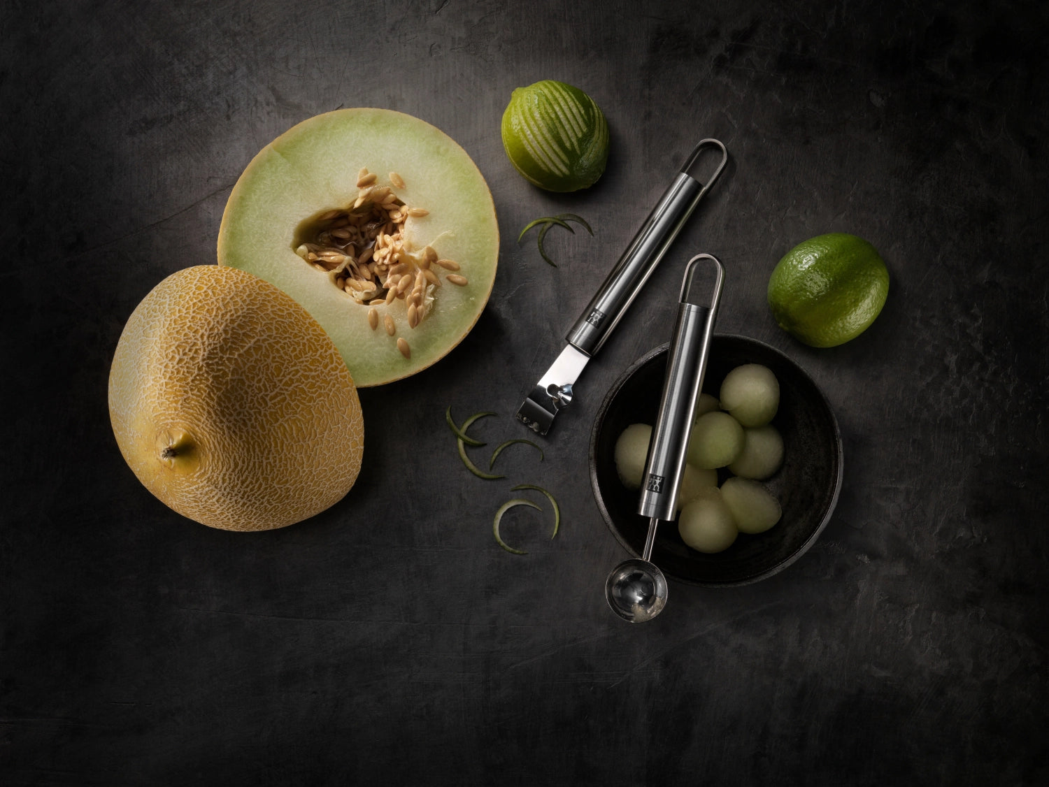 Der Zwilling Pro Zitronenschaber (21,5 cm) aus rostfreiem Edelstahl ist der perfekte Küchenhelfer zum mühelosen Schalen von Zitrusfrüchten. Ergonomisch und langlebig!