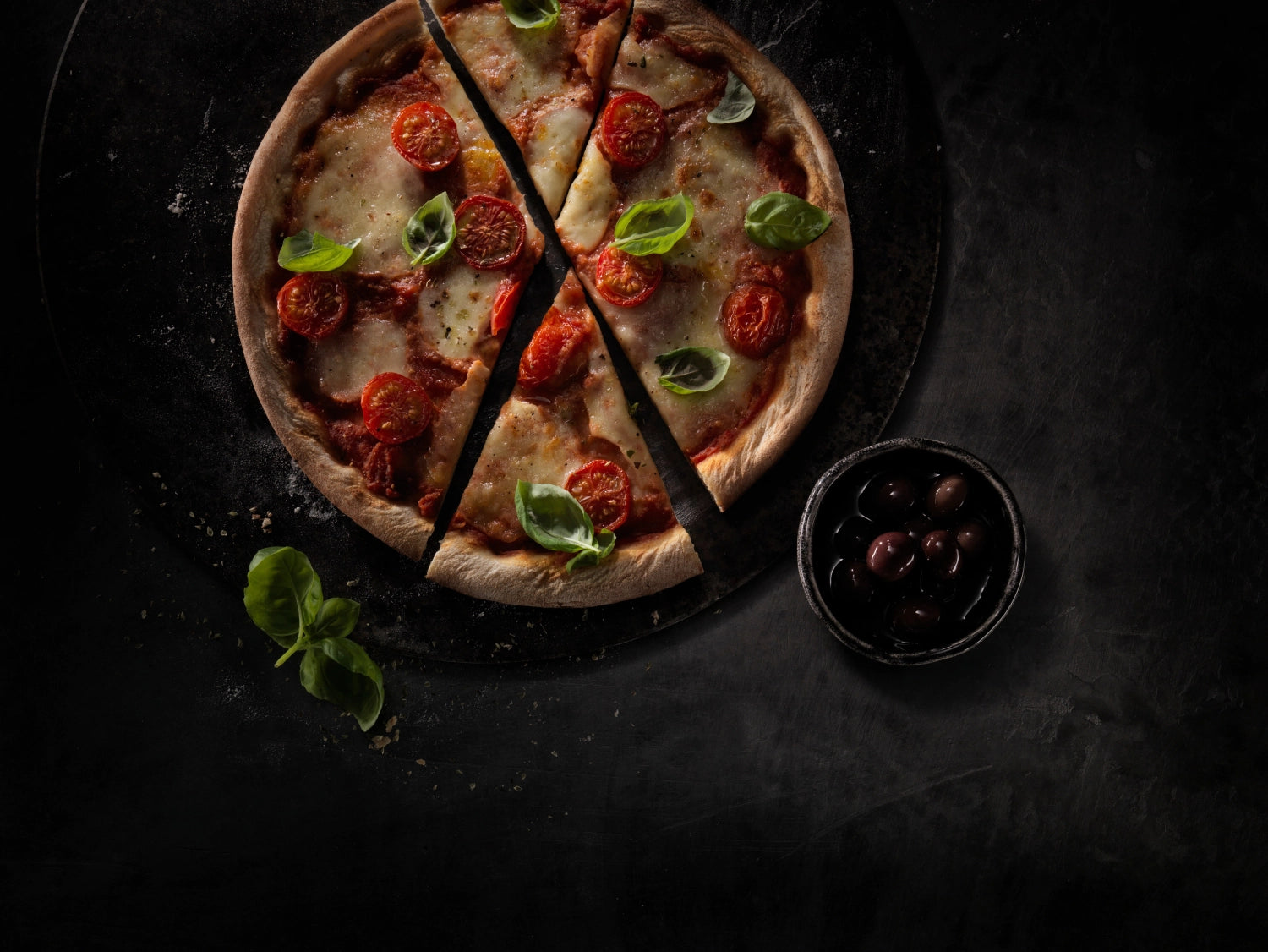 Zwilling Pro Pizzaschneider, 20.1 cm, aus robustem Edelstahl, perfekt für sauberes und müheloses Schneiden von Pizza und Teig.