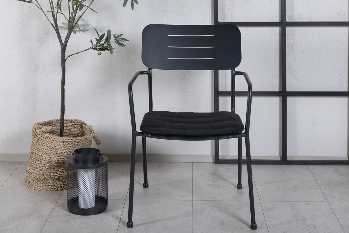 Nicke Stuhl in Schwarz präsentiert im Onlineshop von KAQTU Design AG. Gartenstuhl mit Armlehnen ist von Venture Home