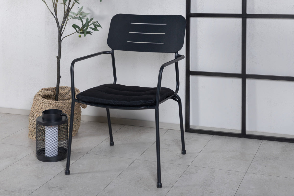 Nicke Stuhl in Schwarz präsentiert im Onlineshop von KAQTU Design AG. Gartenstuhl mit Armlehnen ist von Venture Home