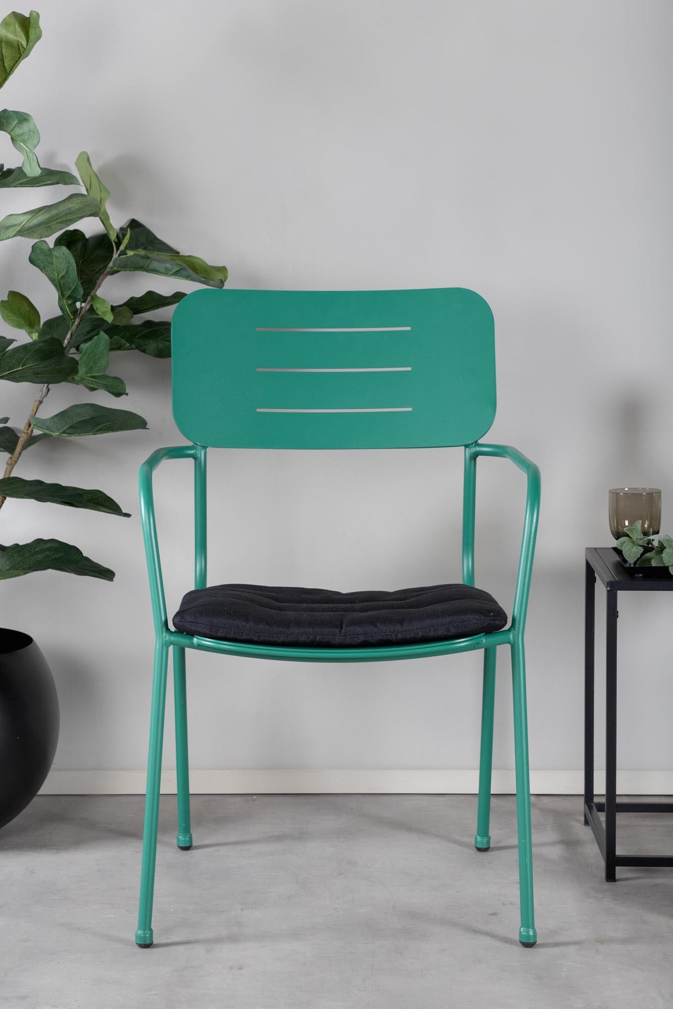 Nicke Stuhl in Grün präsentiert im Onlineshop von KAQTU Design AG. Gartenstuhl mit Armlehnen ist von Venture Home