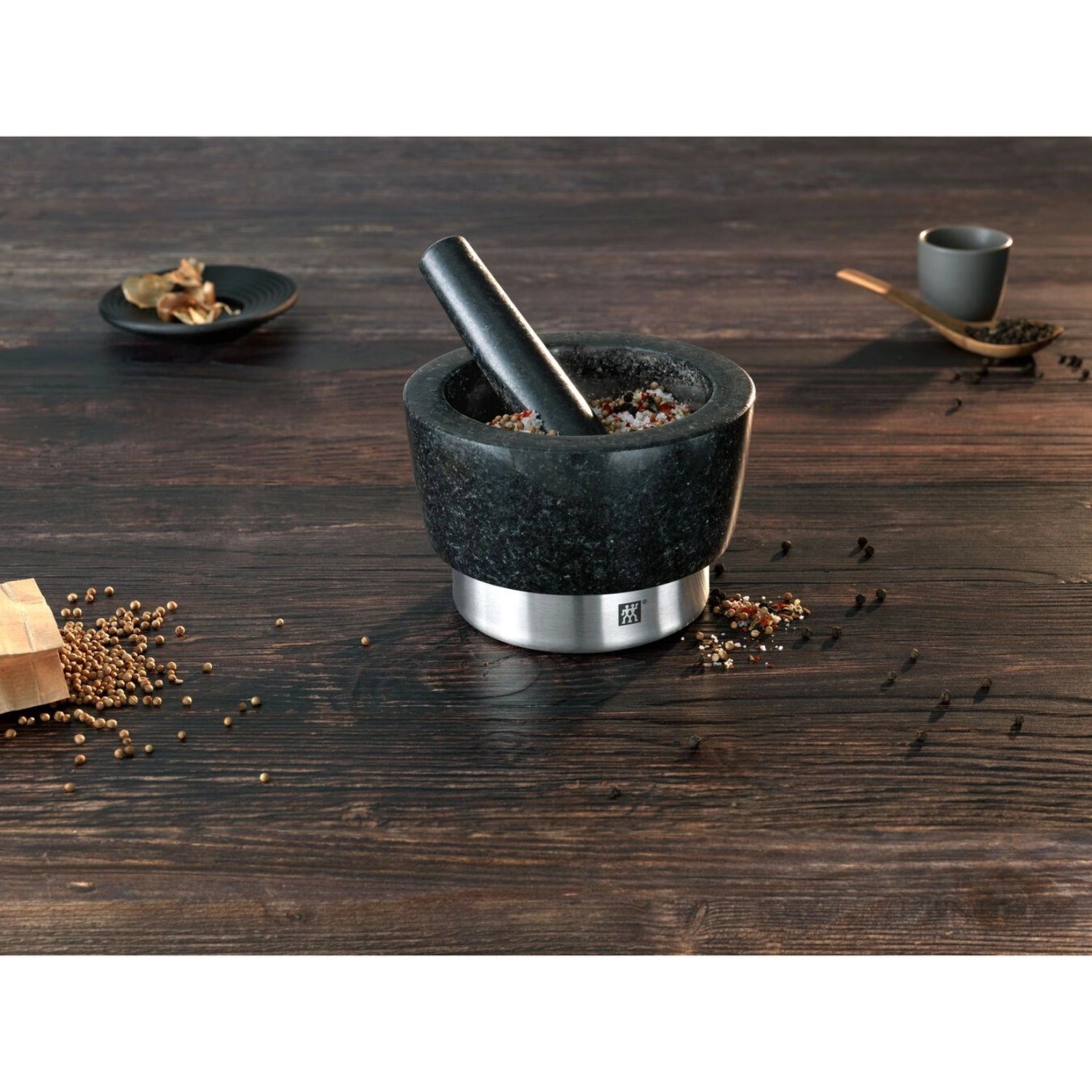 Hochwertiger Granit-Mörser von Zwilling, 15 cm, ideal für Gewürze und Kräuter, robust und stilvoll für Ihre Küche.