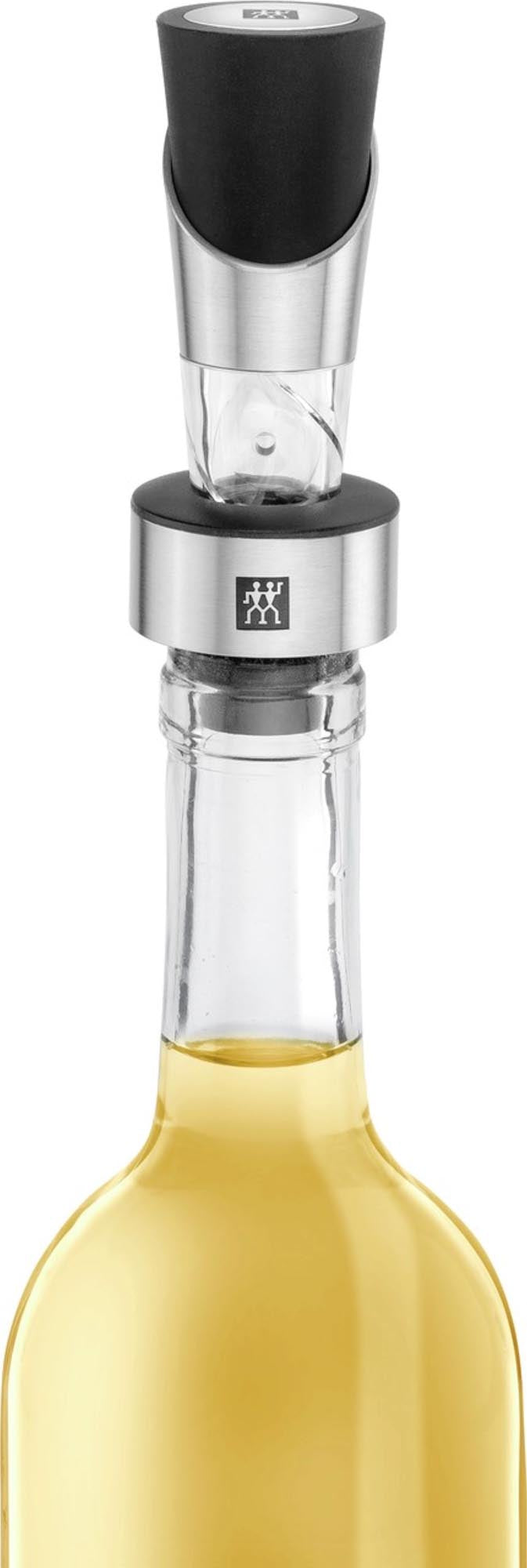 Eleganter Weinausgiesser aus hochwertigem 18/10 Edelstahl von Zwilling, ideal für tropffreies und genaues Einschenken.