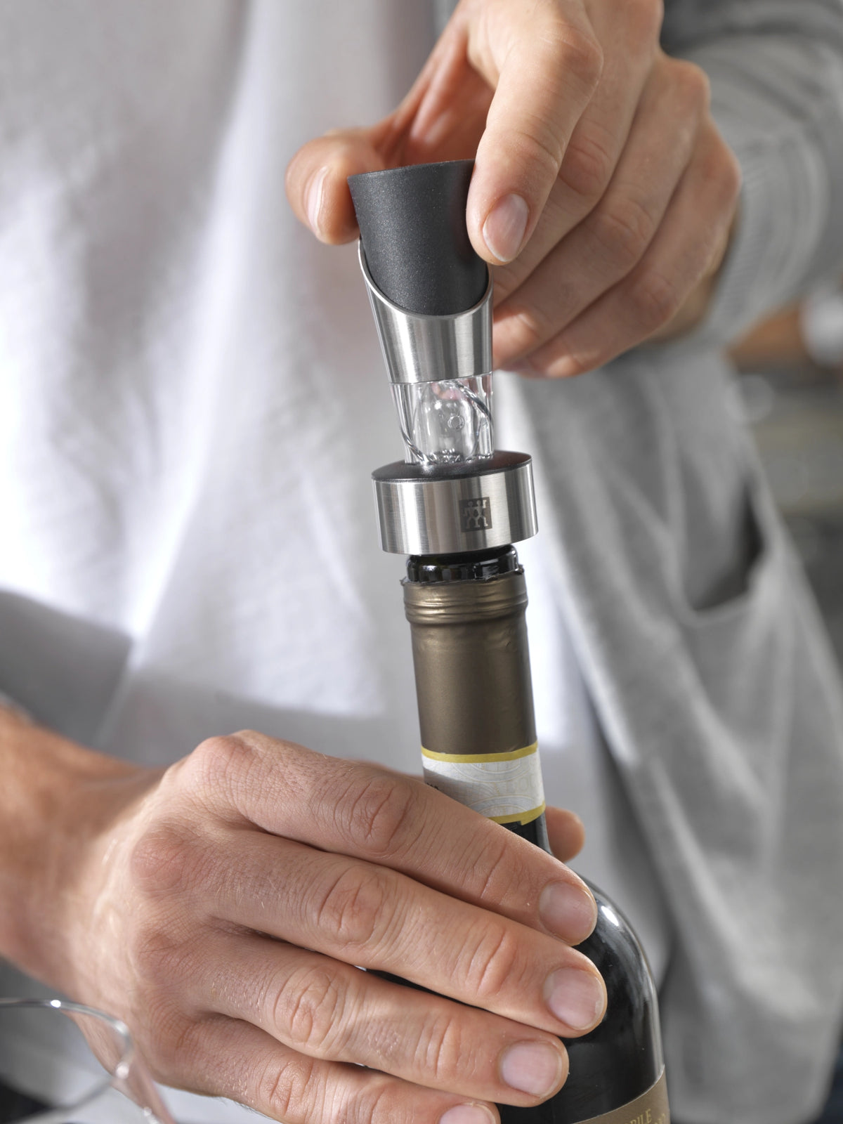 Sommelier-Set, 2-teilig in Schwarz präsentiert im Onlineshop von KAQTU Design AG. Barzubehör ist von Zwilling Kitchen