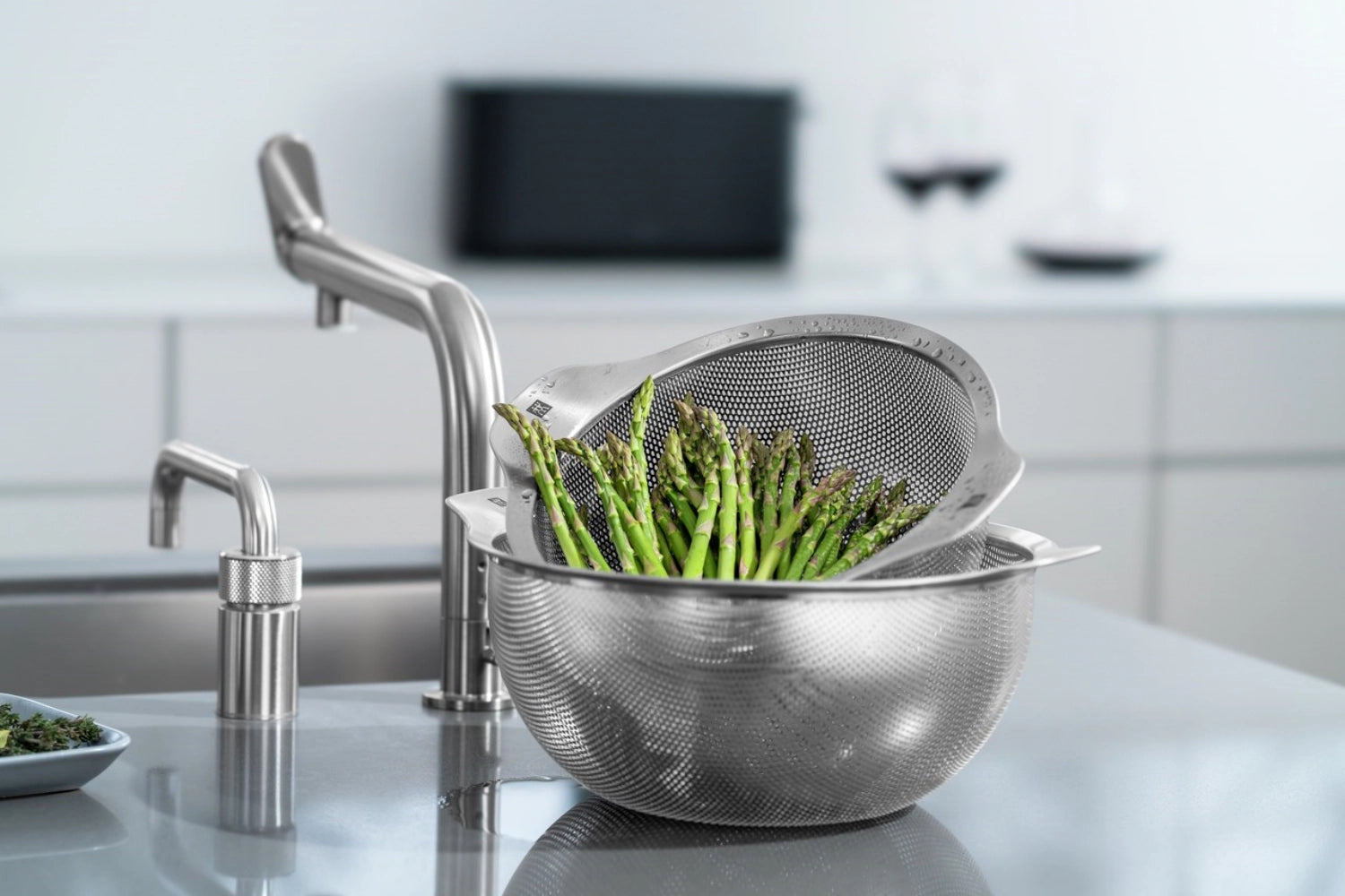 Hochwertiges 20 cm Küchensieb aus Edelstahl von Zwilling Kitchen, perfekt zum Abtropfen und Filtern von Zutaten, langlebig und pflegeleicht.