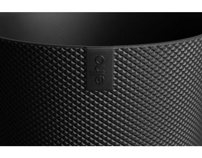Das ELHO Jazz Pflanzengefäß in Schwarz, Ø 23 cm, kombiniert modernes Design mit Funktionalität für stilvolle Pflanzendekoration.
