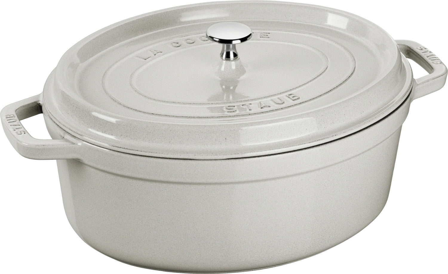 Hochwertige ovale Cocotte von Staub mit 2,35 l, ideal für köstliche Rezepte und ansprechende Serviermöglichkeiten.