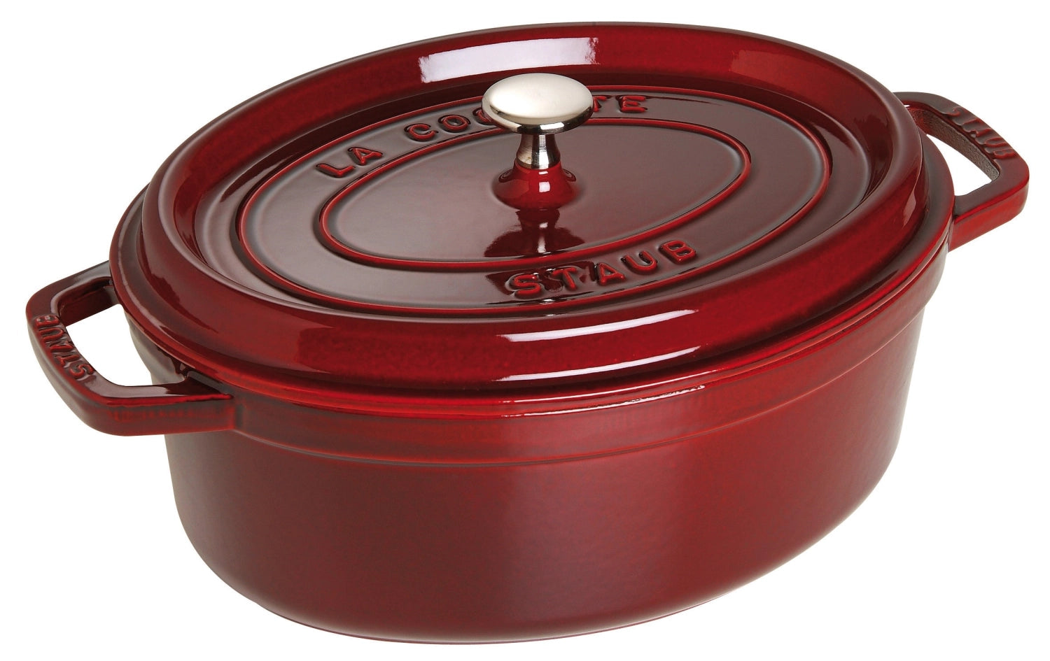 Hochwertige ovale Cocotte von Staub mit 5,5 Litern, ideal für die Zubereitung und Präsentation köstlicher Speisen.