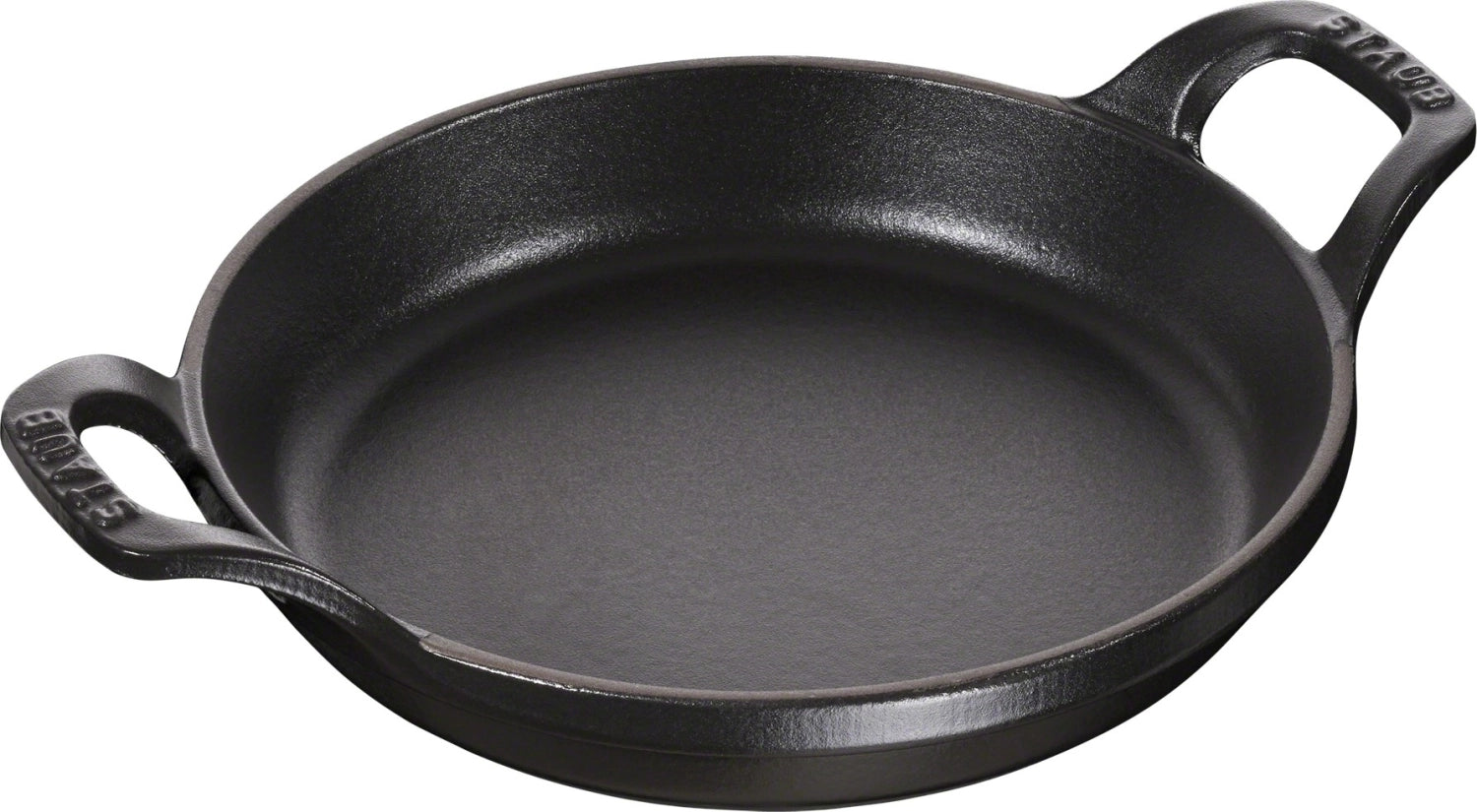 Runde Auflaufform aus schwarzem Gusseisen von Staub, 12 cm, ideal für köstliche Aufläufe und perfekte Wärmeverteilung.
