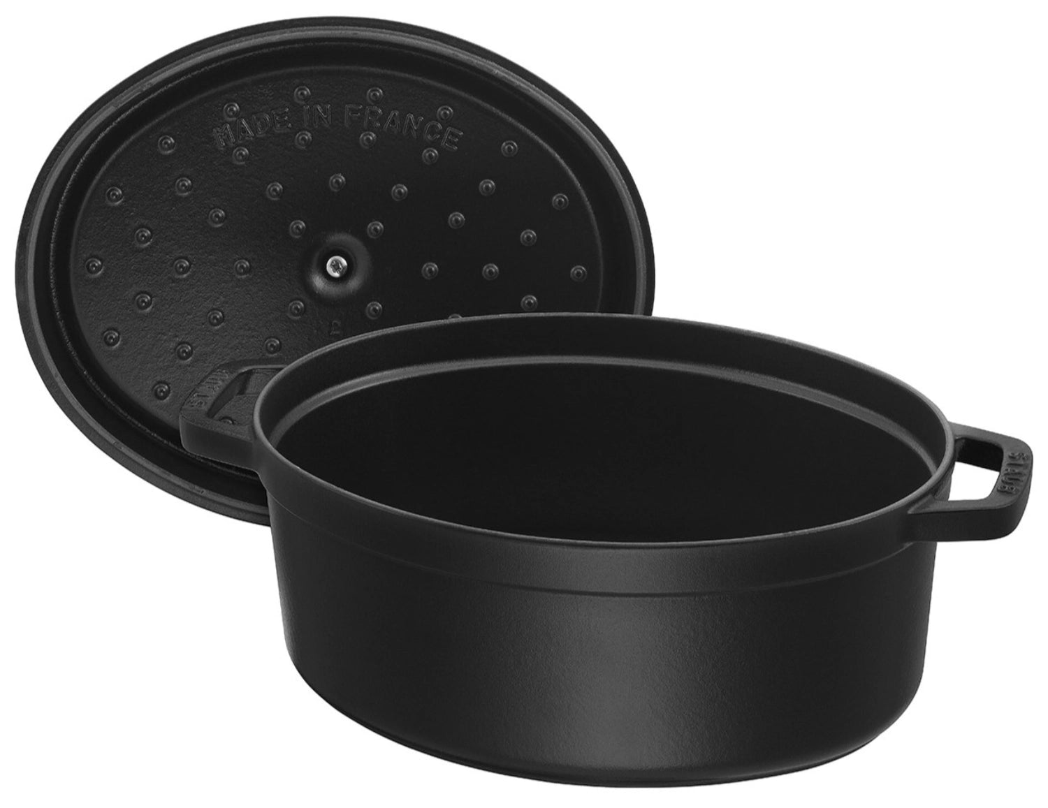 Elegante ovale Cocotte von Staub mit 12 Litern, perfekt für große Gerichte und stilvolle Tischdekoration bei besonderen Anlässen.