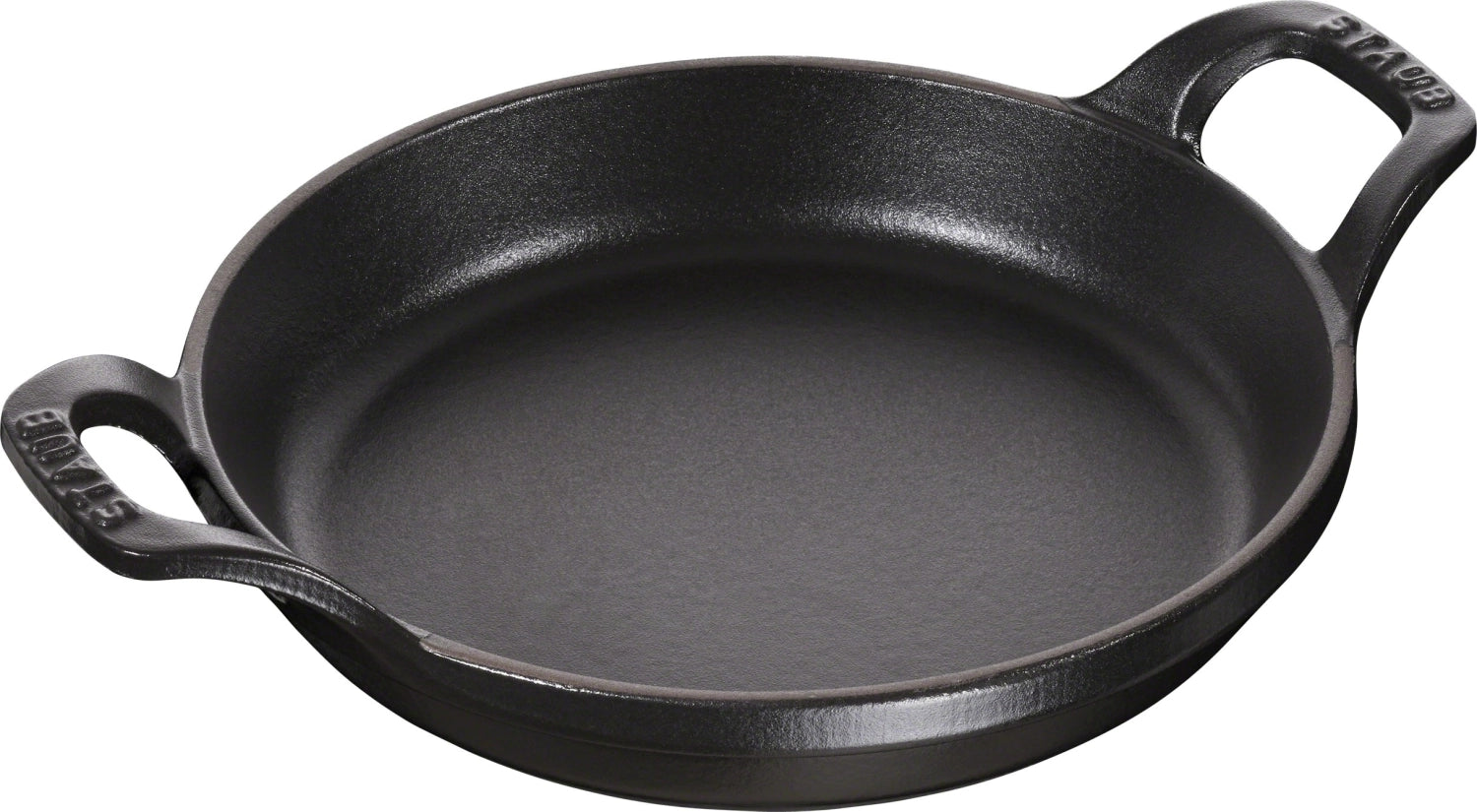 Runde, schwarze Auflaufform aus Gusseisen von Staub, 16 cm, perfekt für köstliche Aufläufe und gleichmäßige Wärmeverteilung.