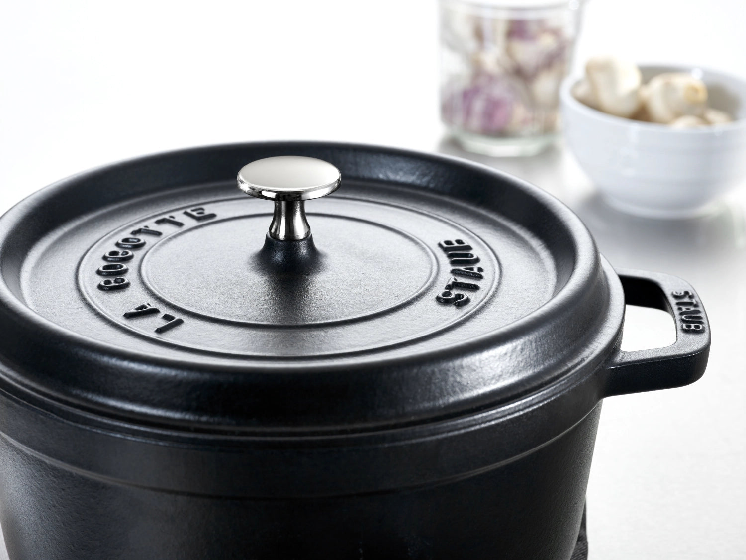 Großer, vernickelter Staub Deckelknauf für anspruchsvolle Köche.