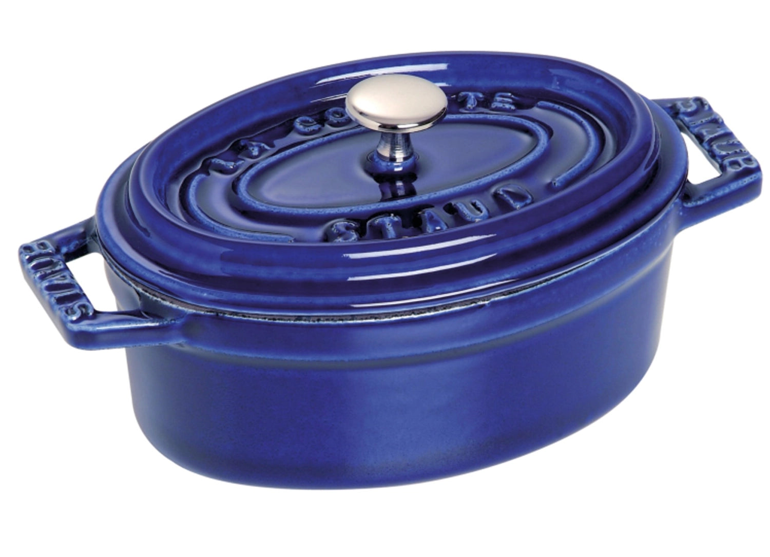Elegante ovale Cocotte von Staub mit 6,7 l Fassungsvermögen, perfekt für köstliche Eintöpfe und festliche Menüs.