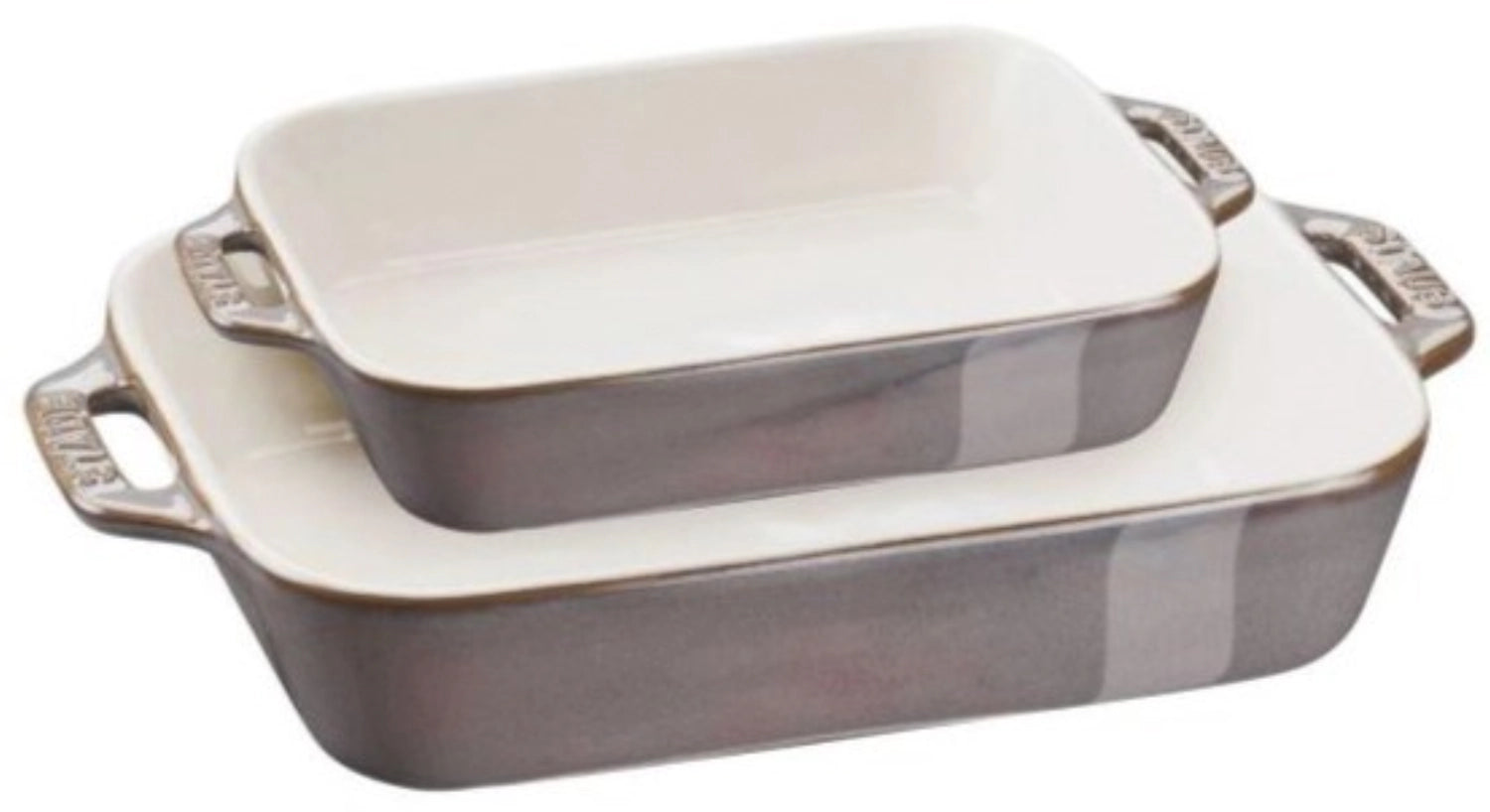 Elegantes 2er Set Keramik Auflaufformen in den Größen 20x16 cm und 27x20 cm von Staub, ideal für köstliche Aufläufe und Backgerichte.