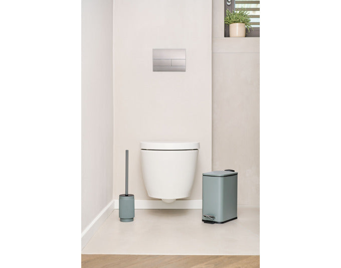 Eleganter ZELLER Treteimer in Schwarz, 5 l Volumen, mit Soft-Close-Mechanismus. Ideal für Bad oder Küche, stilvoll und praktisch.