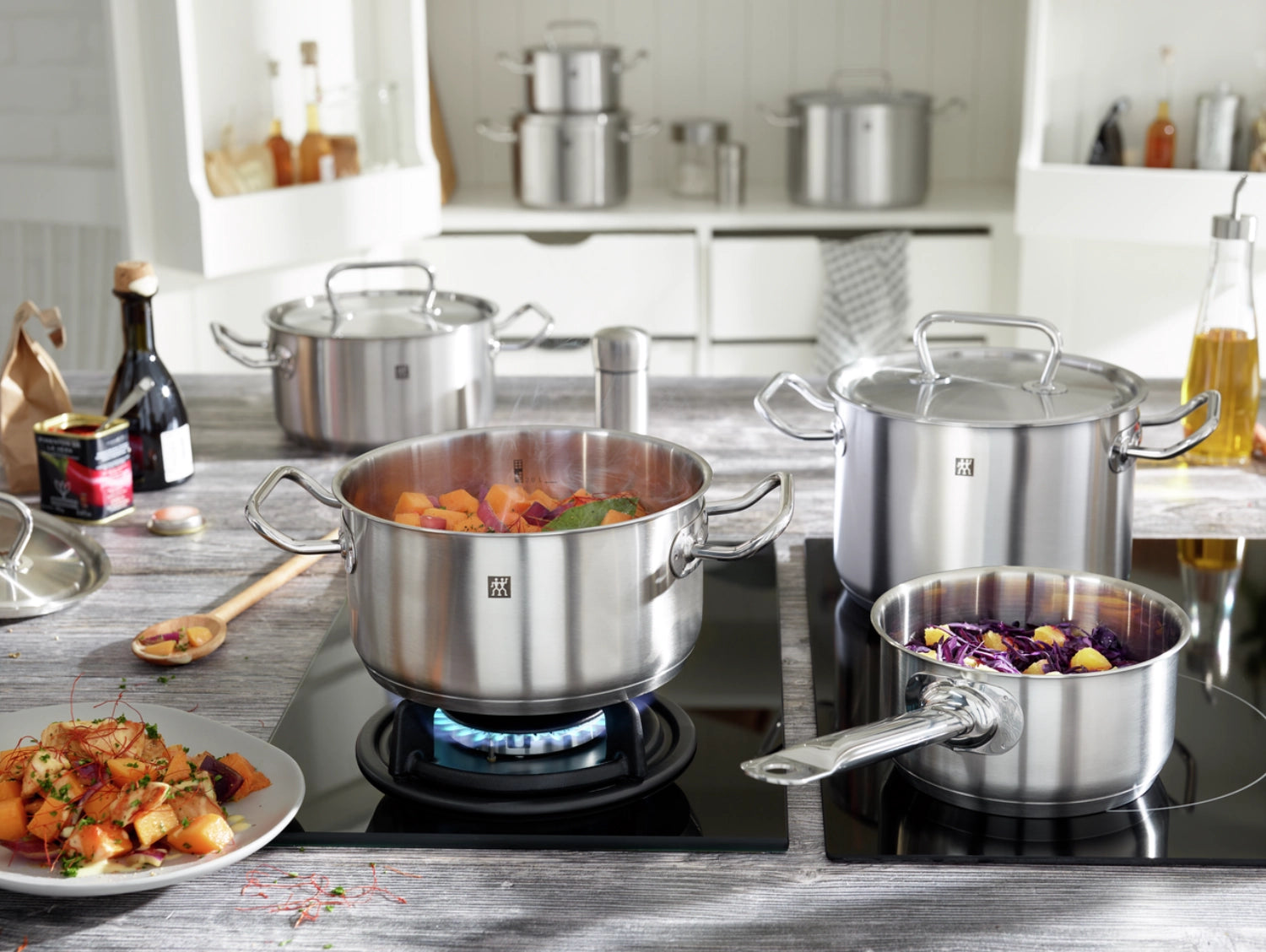 Zwilling Twin Classic 4-teiliges Kochgeschirr-Set aus hochwertigem Edelstahl, ideal für vielseitiges Kochen und langlebige Nutzung.
