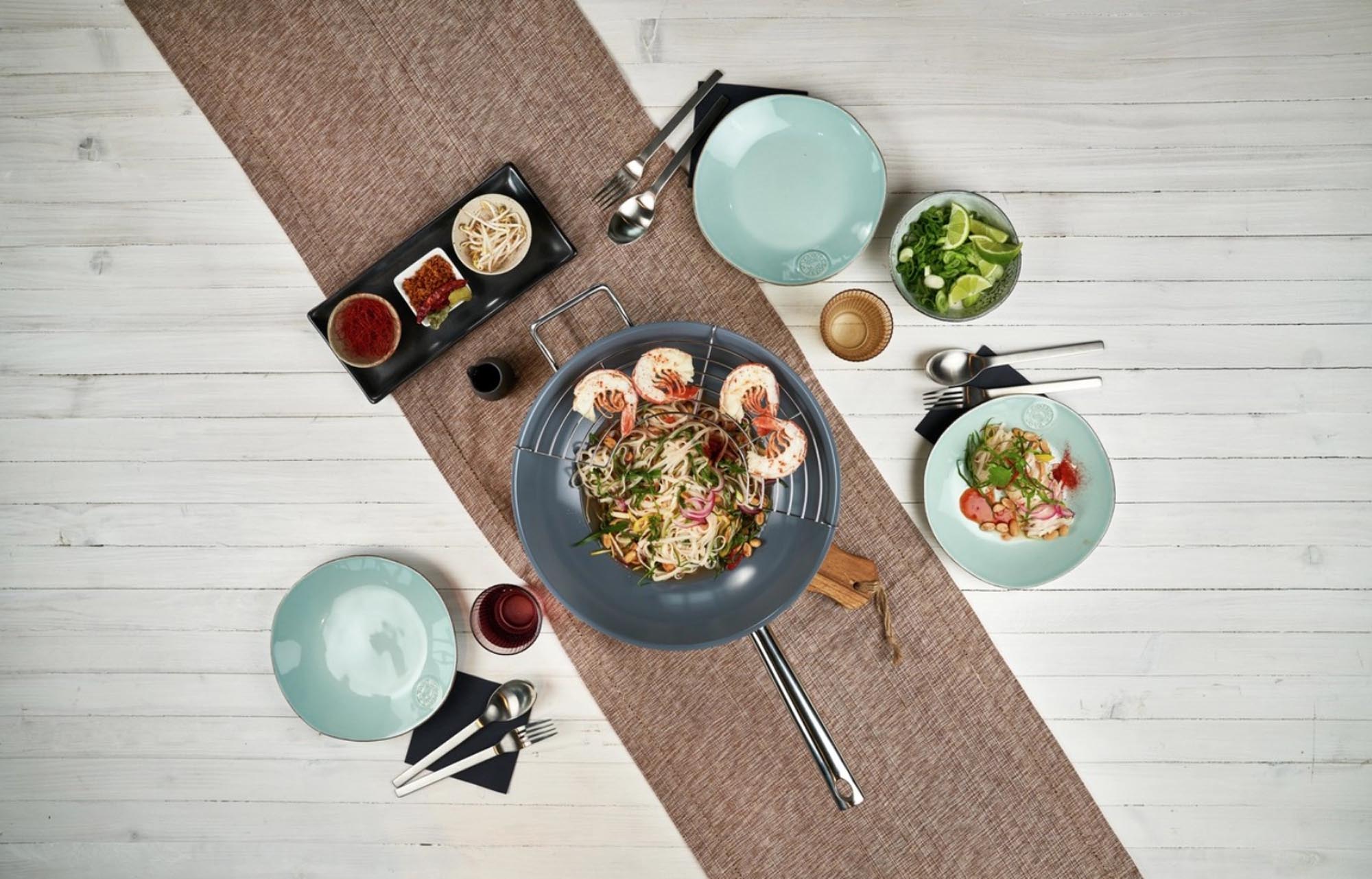 Zwilling Plus Wok 32 cm, beschichtet, perfekt für asiatische Küche, gesundes Braten und vielseitige Kochanwendungen.