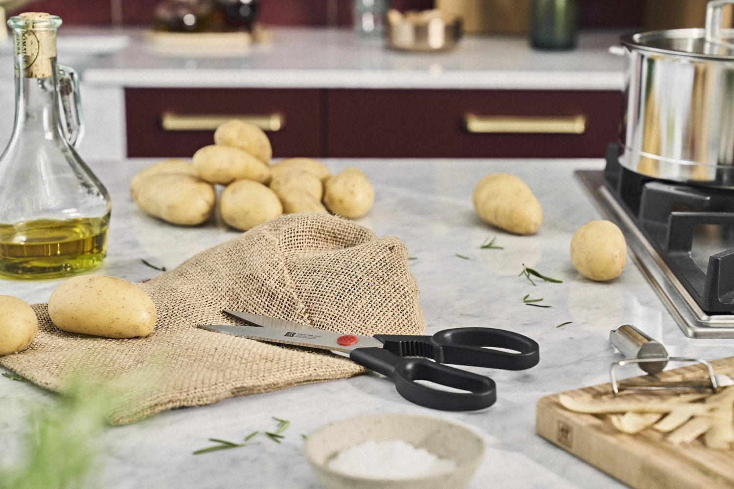 Vielseitige Twin L Schere von Zwilling Kitchen, 230mm, ideal für präzises Schneiden in Küche und Haushalt.