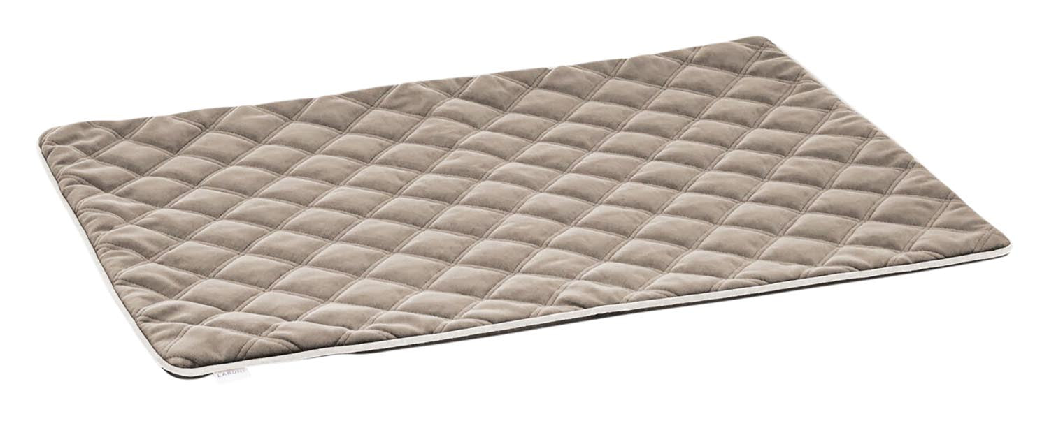 Entdecken Sie die LABONI Decke Oxford Olive M – ein elegantes, komfortables Accessoire für mittelgroße Hunde. Hochwertige, pflegeleichte Materialien und rutschfeste Unterseite bieten optimalen Halt und Wärme.