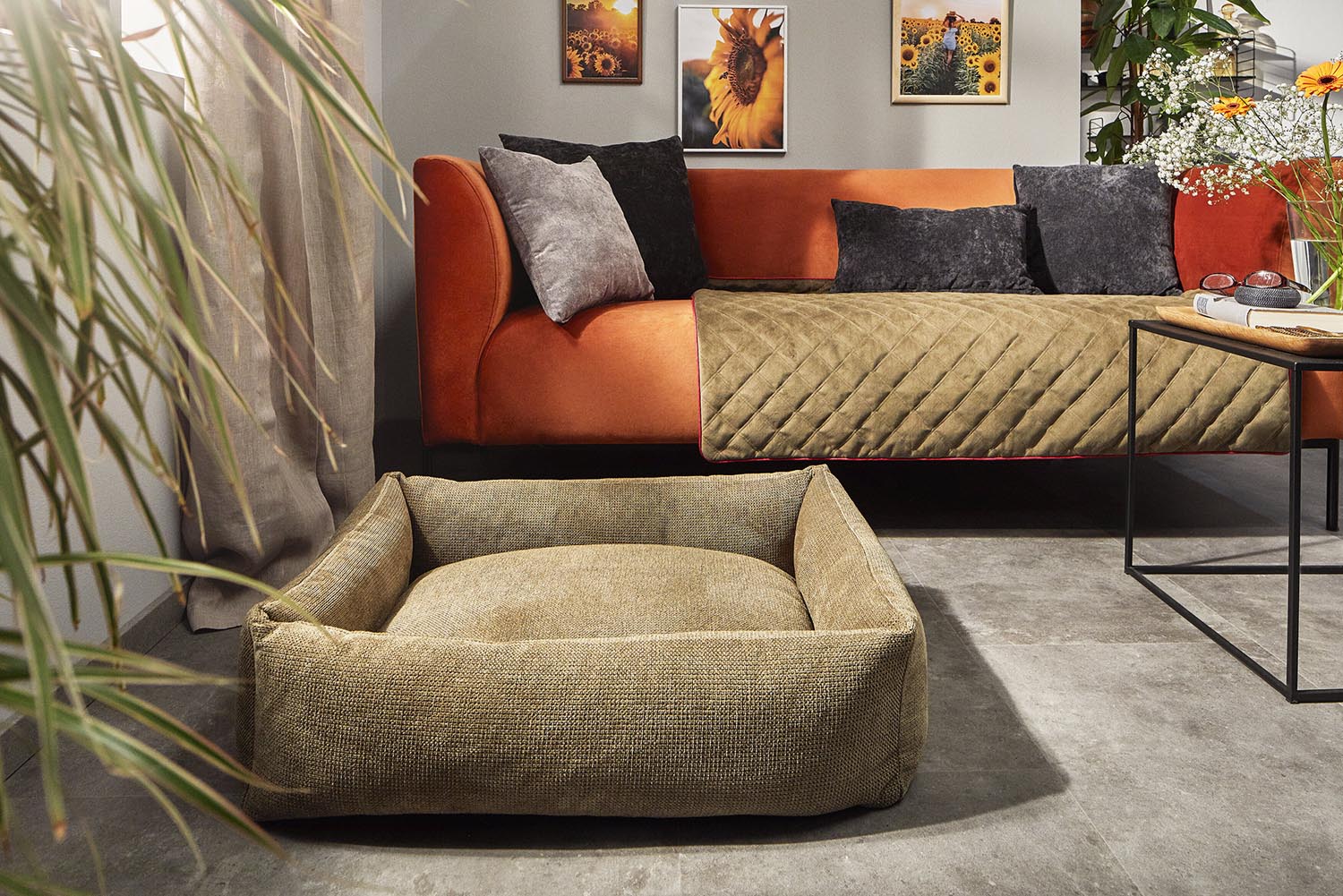 Das LABONI Hundebett Classic Tudor Anthrazit L bietet großen Hunden ultimativen Komfort und eine gesunde Schlafposition. Pflegeleicht und stilvoll.