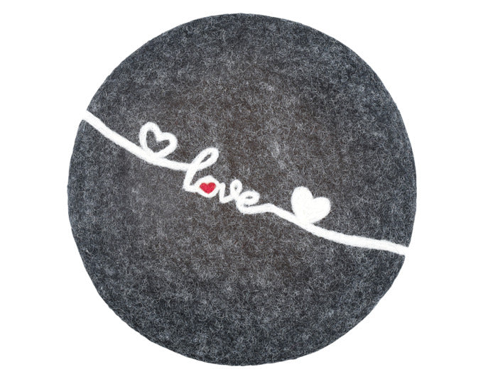 CILIO Untersetzer Lana Love grau weiss ø 21 cm in  präsentiert im Onlineshop von KAQTU Design AG. Pfannenuntersatz ist von CILIO