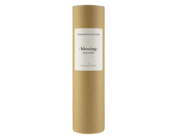 Erleben Sie mit dem Raumduft Dark Amber 250 ml von THE OLPHACTORY eine elegante Duftkomposition, die Ihr Zuhause in eine entspannende Oase verwandelt.