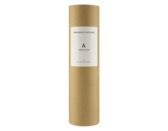 Erleben Sie mit dem Raumduft Cedar & Oud von THE OLPHACTORY eine luxuriöse Atmosphäre in Ihrem Zuhause. Der 250 ml Diffuser sorgt für langanhaltenden, natürlichen Duft.