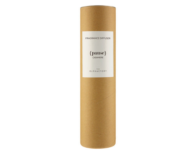 Erleben Sie mit dem Raumduft Cashmere 100 ml von THE OLPHACTORY eine luxuriöse Atmosphäre in Ihrem Zuhause. Hochwertige Düfte, die Eleganz und Wohlbefinden vereinen.