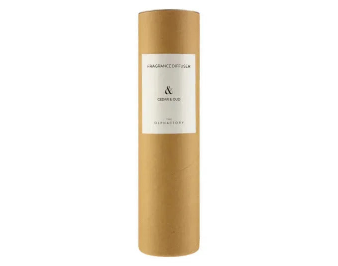 Eleganter Raumduft mit warmen Noten von Zedernholz und Oud, 100 ml, ideal für ein luxuriöses Ambiente in jedem Raum.