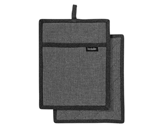 LADELLE Topflappen Eco Recycled charcoal 19x24 cm 2 Stk. in  präsentiert im Onlineshop von KAQTU Design AG. Backutensilien ist von LADELLE