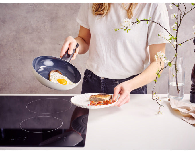 Nachhaltige Bratpfanne aus recyceltem Material, ø 20 cm, geeignet für Induktionsherde, von BRABANTIA.