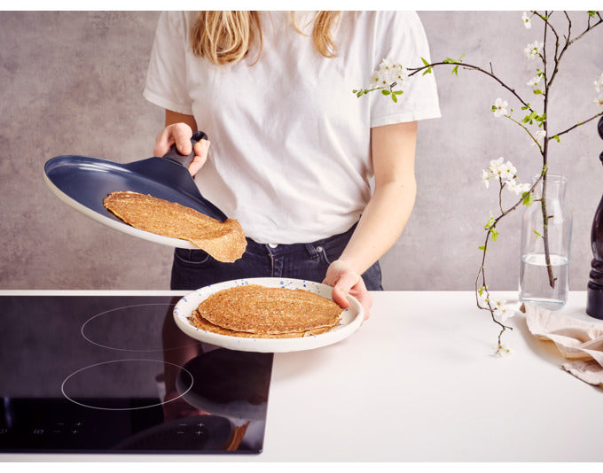 Die BRABANTIA Pancakepfanne Indu+ ø 24 cm ist ideal für perfekte Pfannkuchen, aus recyceltem Material und für Induktion geeignet.