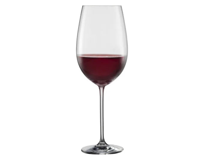 Elegante Bordeauxgläser von SCHOTT ZWIESEL, Set aus 4 Gläsern, ideal für Rotwein, hochwertiges Design und langlebige Qualität.