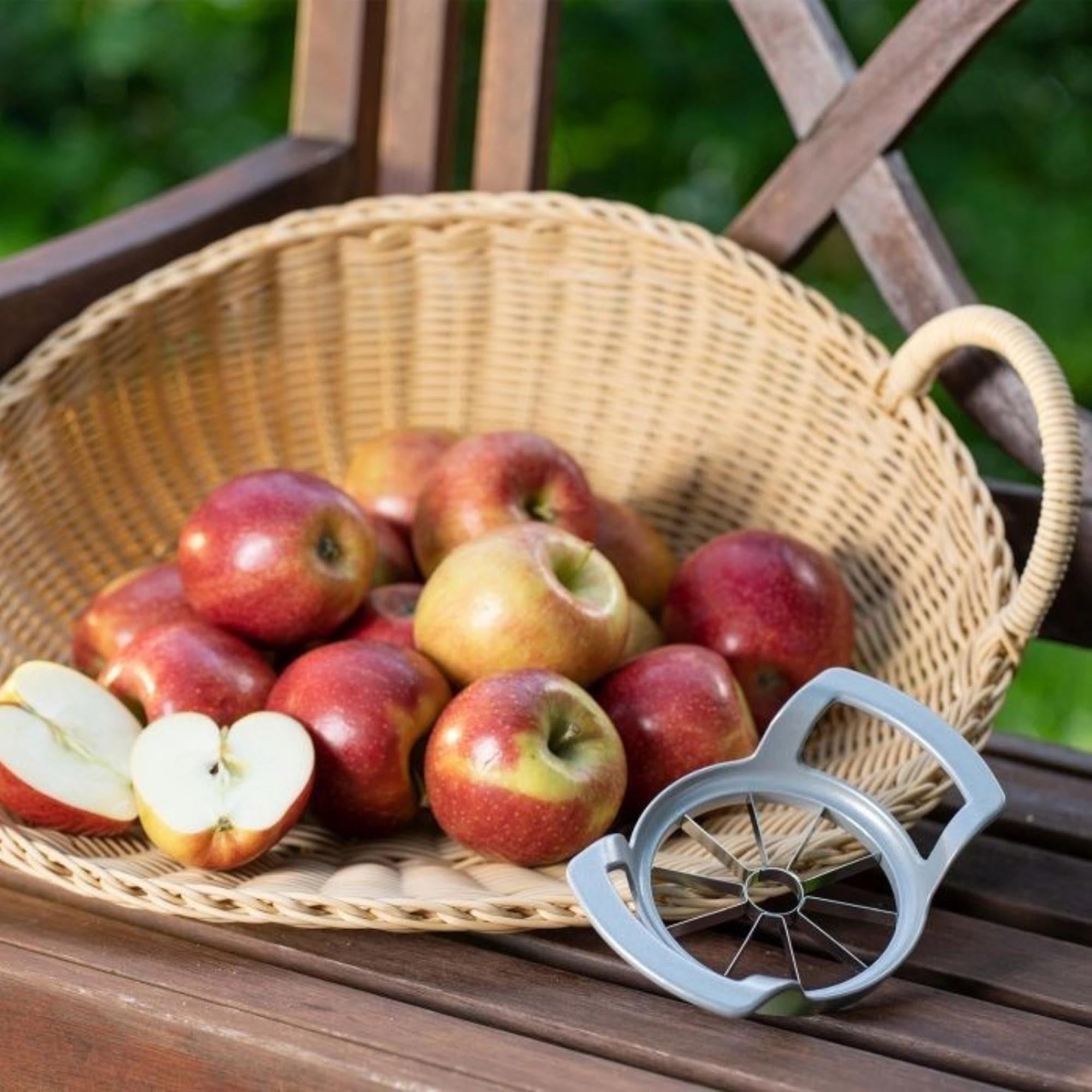 Effizienter Apfel- und Birnenteiler von Westmark, 11x17x4cm, für müheloses und präzises Schneiden von Obst in gleichmäßige Stücke.