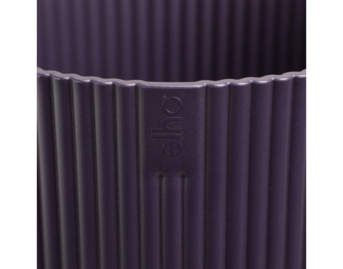 Elegantes ELHO Pflanzengefäß aus der Winery Collection, 14 cm Durchmesser, in stilvollem Dunkelviolett, ideal für moderne Innenräume.