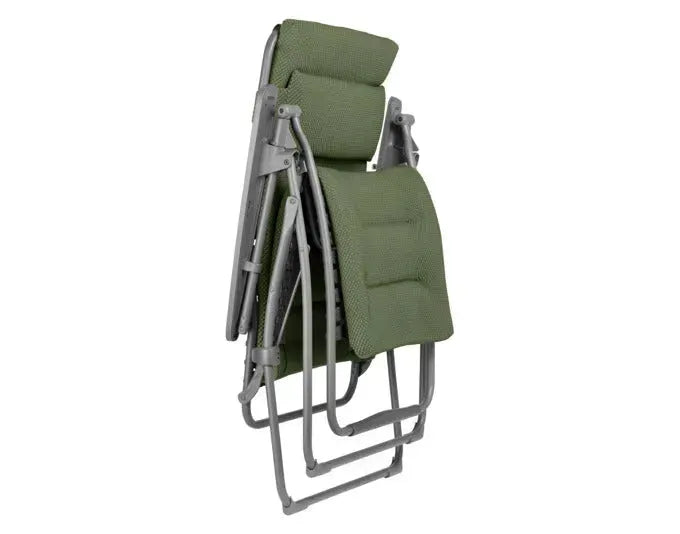 Komfortabler Relaxsessel LAFUMA Futura BeComfort® XL in Olive mit robustem Titane-Gestell, ideal für Entspannung.