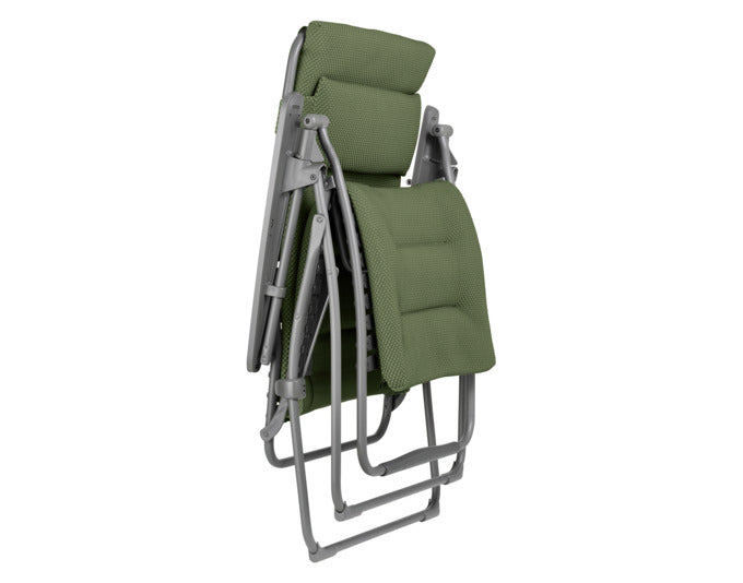 Komfortabler Relaxsessel LAFUMA Futura BeComfort® XL in Olive mit robustem Titane-Gestell, ideal für Entspannung.