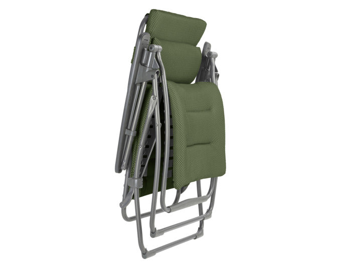 Ergonomischer Relaxsessel LAFUMA Futura BeComfort® in Olive mit robustem Titangestell, ideal für Komfort und Entspannung.