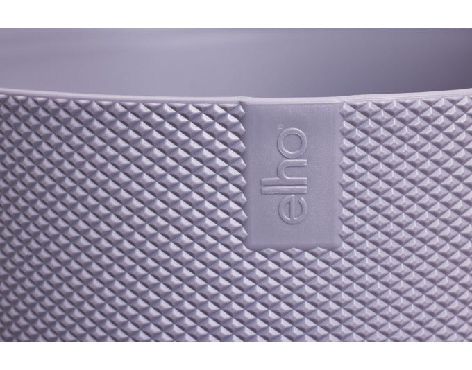 Das ELHO Jazz Pflanzengefäß in Lavendel-Lila (ø 28 cm) kombiniert stilvolles Design mit Funktionalität für Ihre Pflanzen.